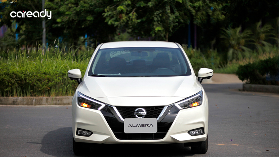 Thiết kế phần đầu xe của Nissan Almera