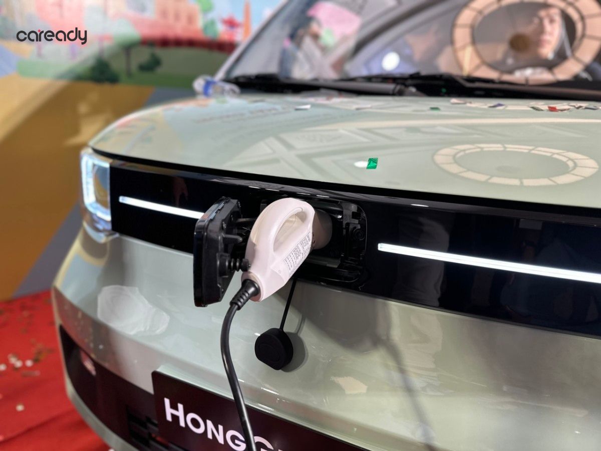 Vị trí cắm sạc được trang bị ở phía đầu xe