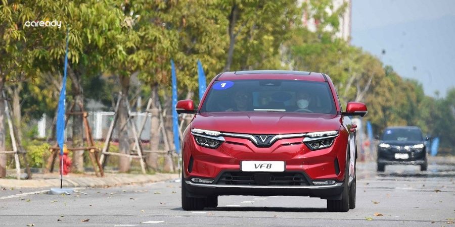 Tùy vào loại Pin và VinFast VF8 có thời gian sạc và khả năng tăng tốc khác nhau