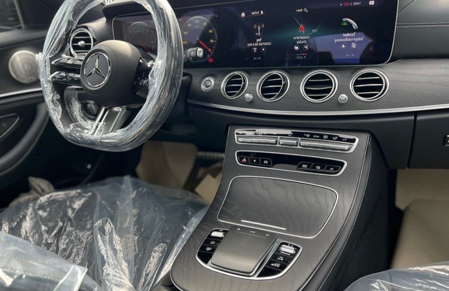 Mercedes-Benz E300 AMG V1 2022 Đen - Nhận quà đặc biệt vô cùng giá trị