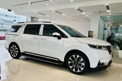 Kia Carnival 2.2D Signature 7 ghế 2022 - Màu trắng