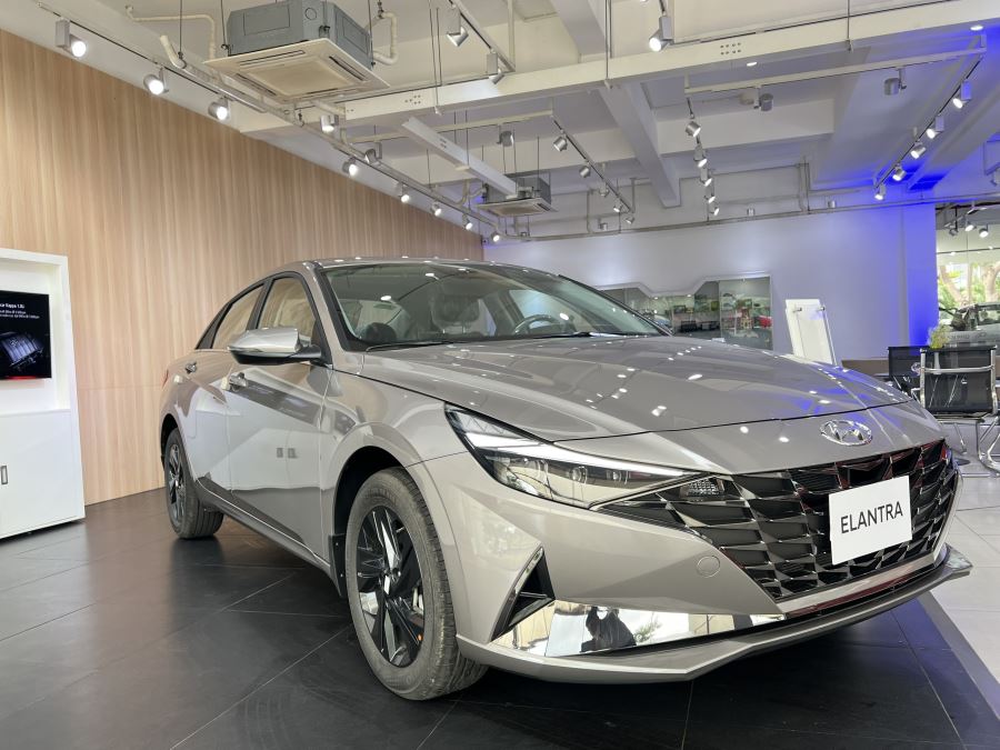 Gía lăn bánh Hyundai Elentra 2022 màu xám